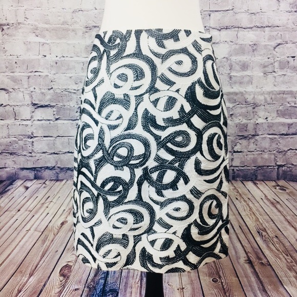 Eccoci Dresses & Skirts - Eccoci Black & White Swirled Pencil Skirt Size 0
